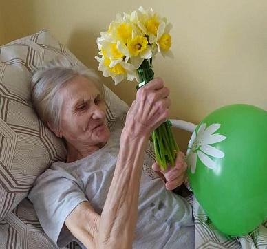 Уход за лежачими пожилыми