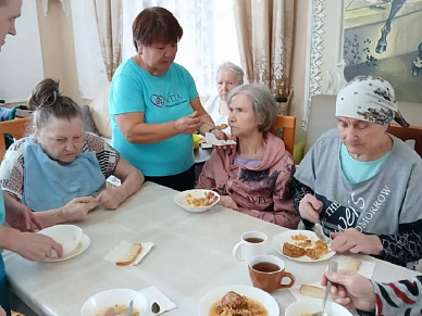 Со скольки лет берут в дом престарелых?